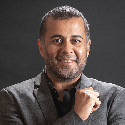 https://etnowgbs.com/wp-content/uploads/2024/12/Chetan-Bhagat.jpg